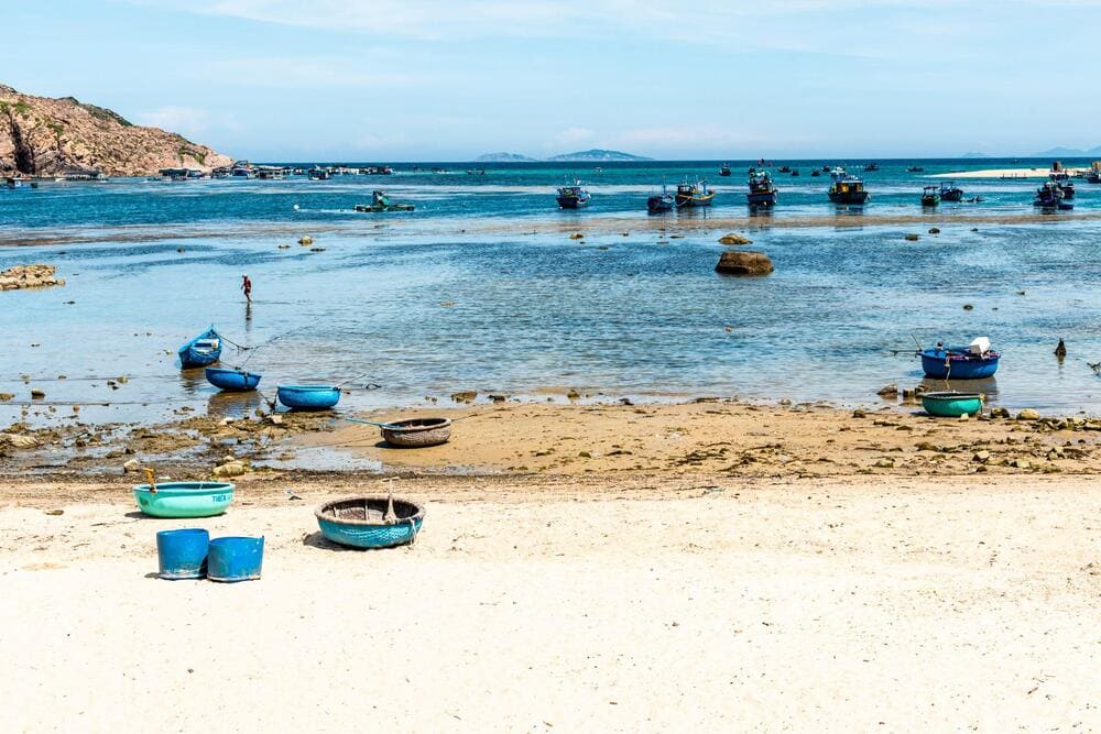 Lưu ngay 7 kinh nghiệm khi tham quan H&ograve;n Kh&ocirc; tự t&uacute;c (Nguồn: Freepik)